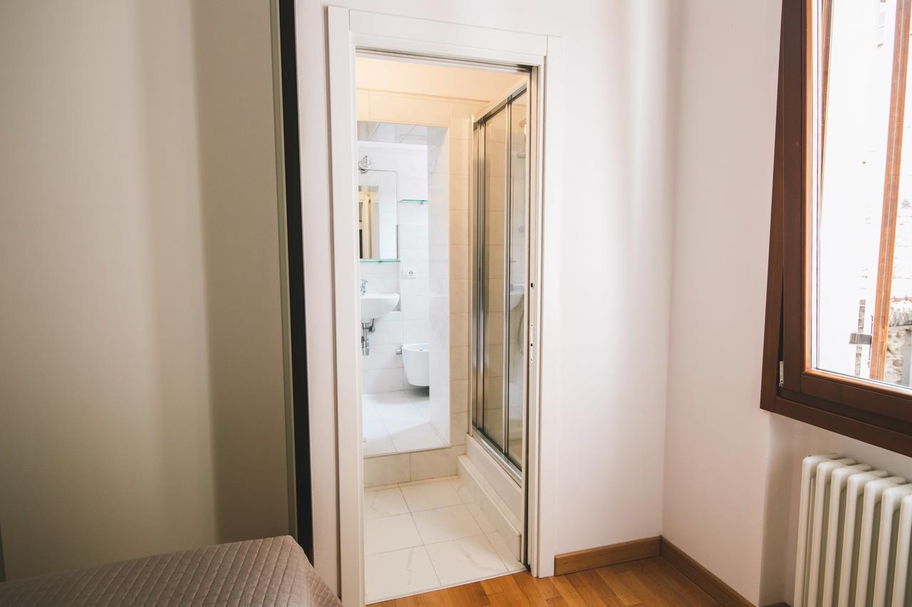 Residenza Al Castello Hotel Verona Luaran gambar