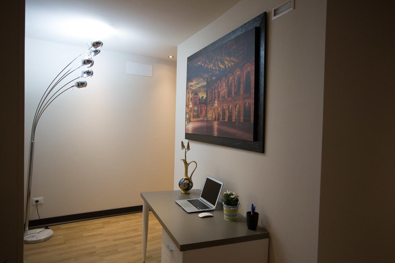 Residenza Al Castello Hotel Verona Luaran gambar