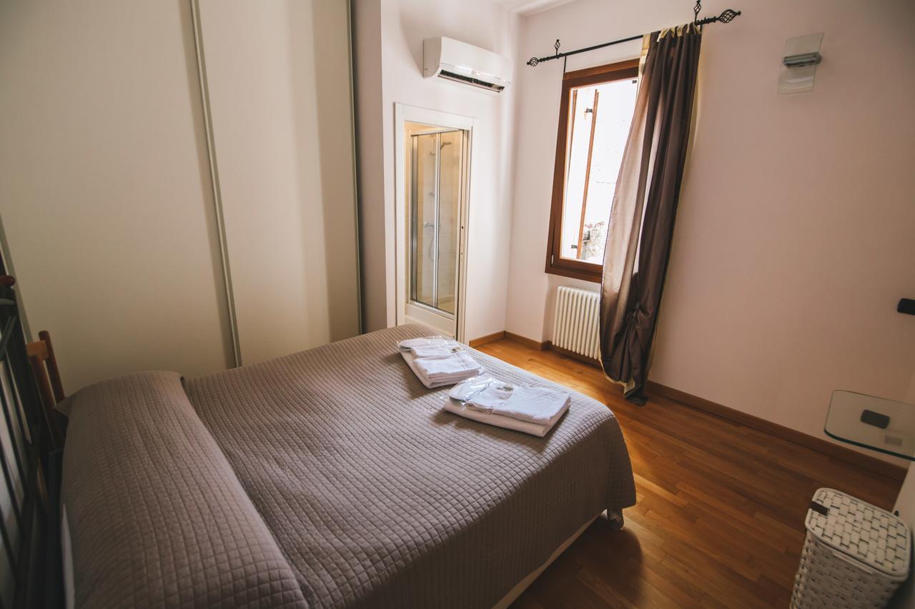 Residenza Al Castello Hotel Verona Luaran gambar
